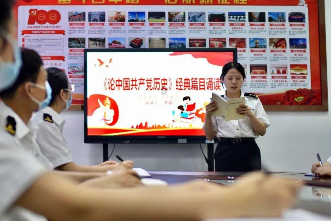 2021款凯美瑞后窗有个孔